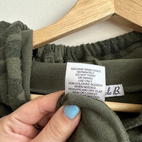 MICHELE B. GREEN CAMO SOFT HOODED LONG SLEEVE SWEATER WITH NECK TIES MEDIUM - Picture 6 of 6